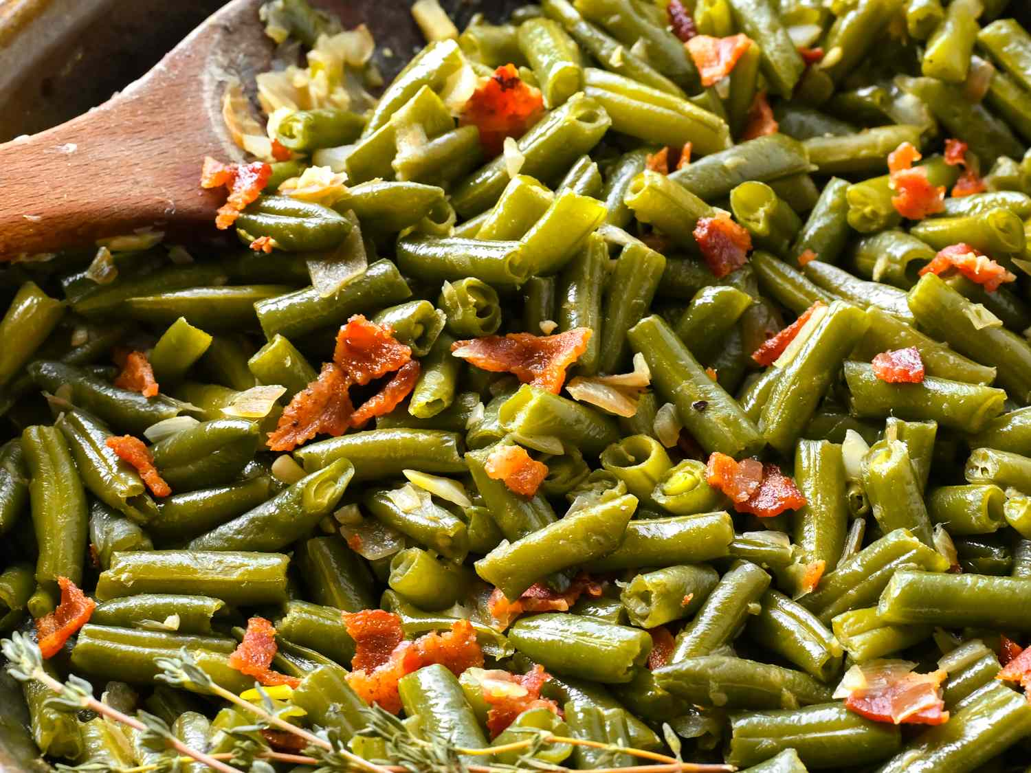 Canned Green Beans with Bacon and Garlic