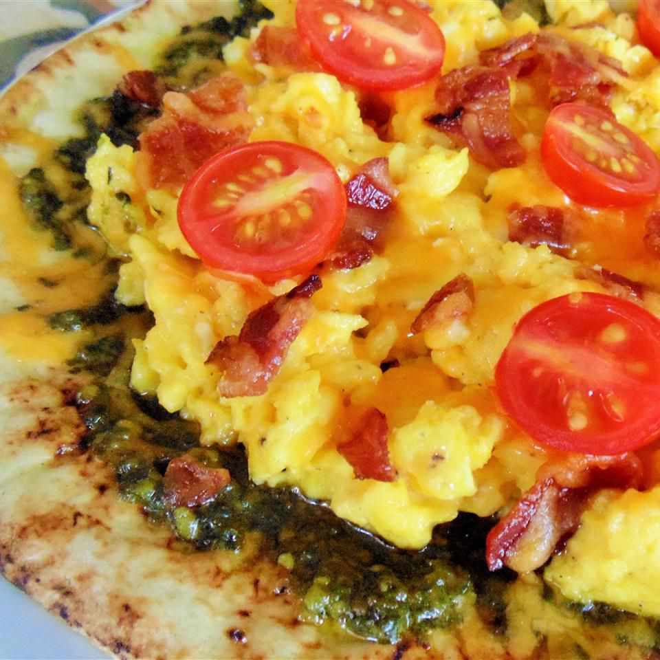 Breakfast Pita Pizza