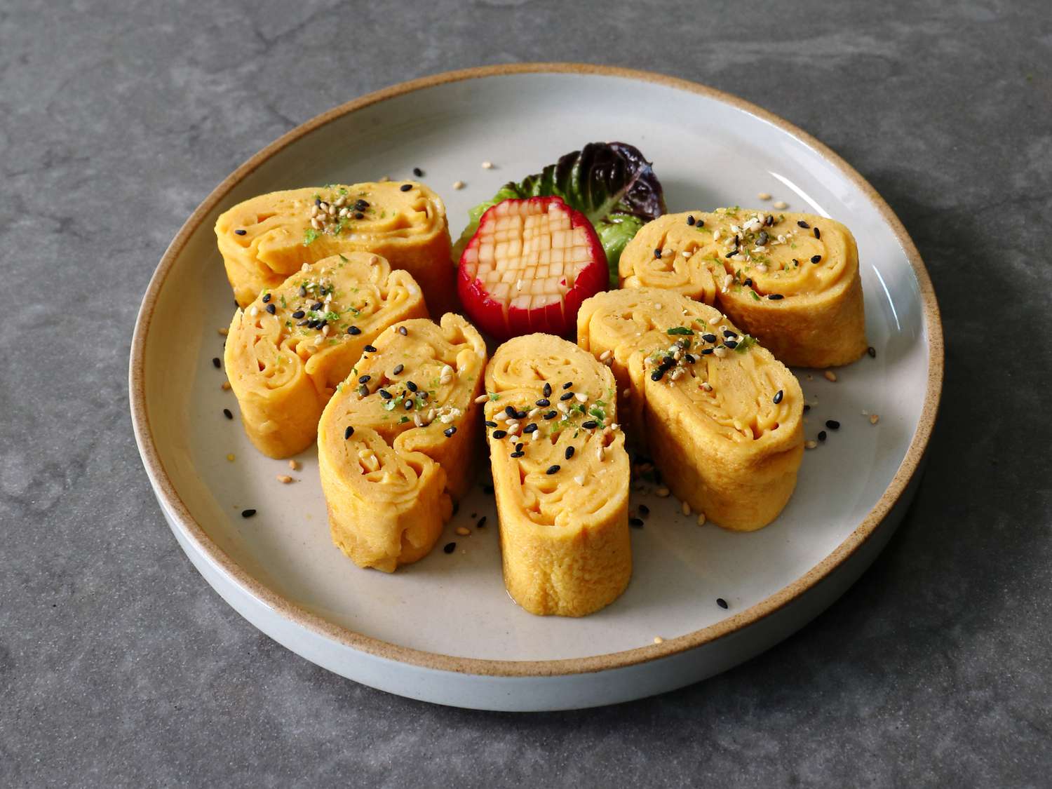 Japanese-Style Rolled Omelet (Tamagoyaki)